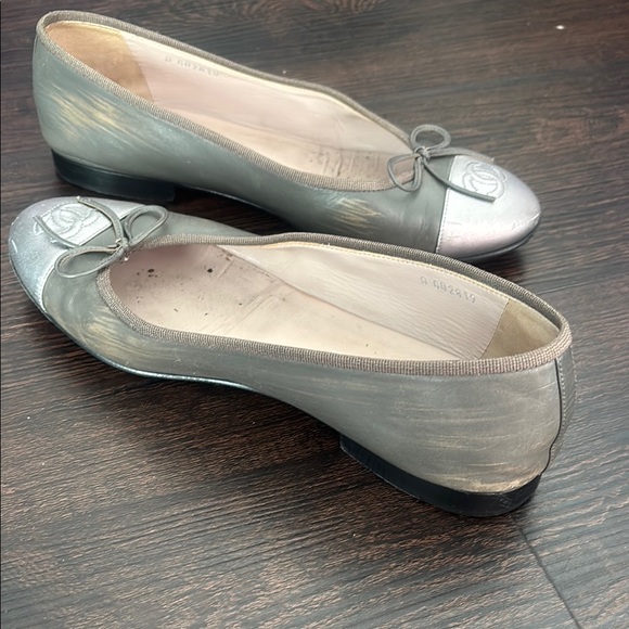 Chanel Women's Grey and Silver Ballet Flats - Picture 5 of 9